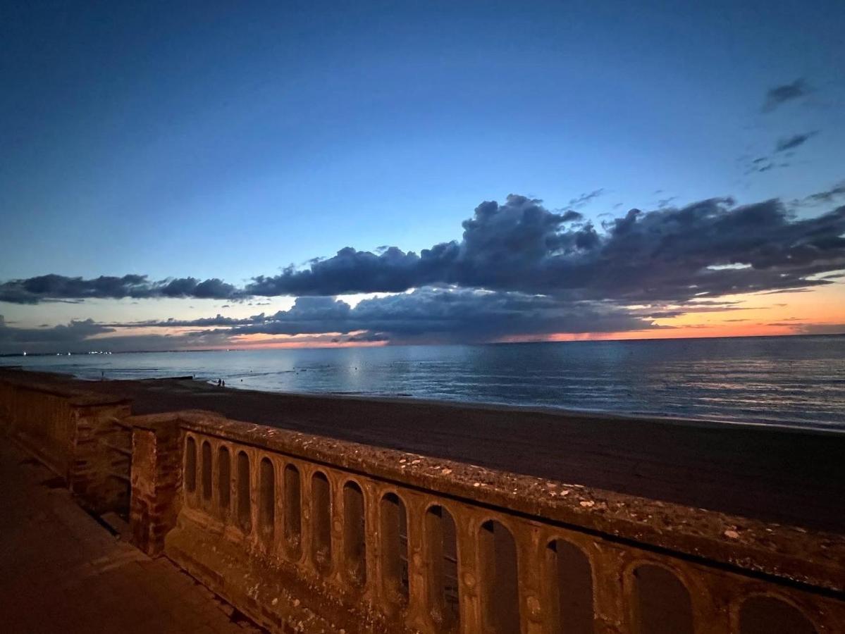 Sur La Plage / Enjoy The Beach Apartman Cabourg Kültér fotó